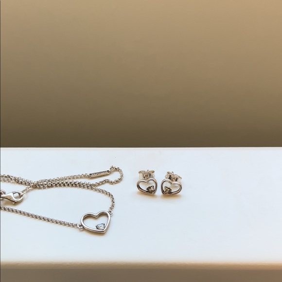 Pandora — Asymmetrical Heart Shaped Necklace - Picture 3 of 6